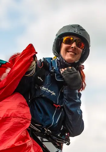 Eva Maranta, Fluglehrerin und Sicherheitstrainerin, sorgt bei touch and go Paragliding für eine erstklassige Ausbildung und Betreuung der Kunden.
