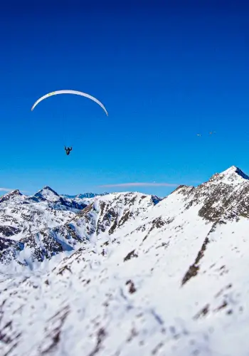 Paraguiding mit touch and go Paragliding führt Piloten zu den schönsten und spannendsten Fluggebieten der Schweiz.