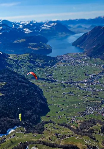 Paraguiding mit touch and go Paragliding führt Piloten zu den schönsten und spannendsten Fluggebieten der Zentralschweiz.