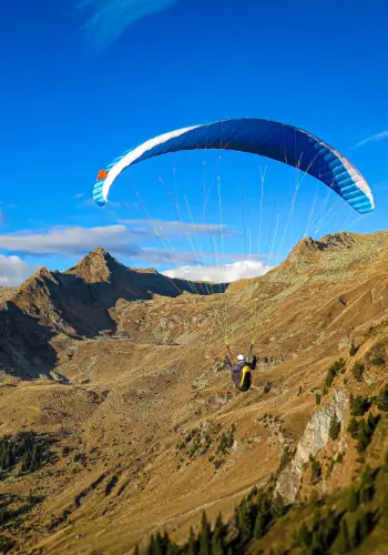 Paraguiding mit touch and go Paragliding führt Piloten zu den schönsten und spannendsten Fluggebieten der Schweiz.