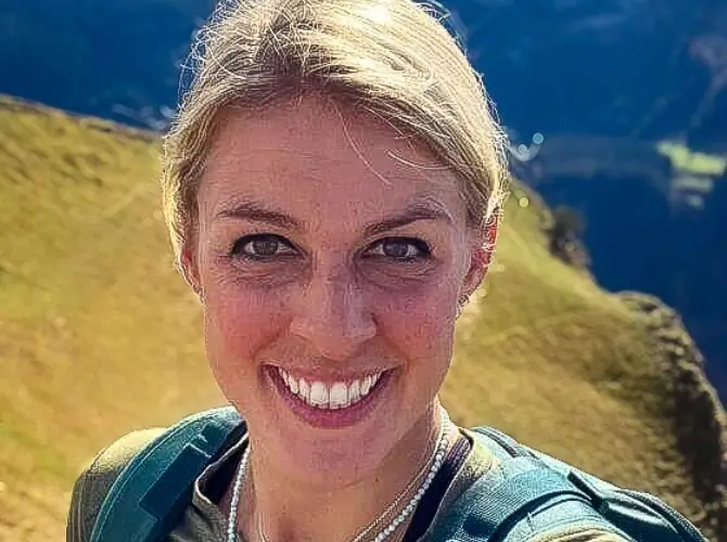 Maria Schmid, Tandempilotin bei touch and go Paragliding, hat ihre Leidenschaft für das Fliegen auf der Rigi entdeckt.