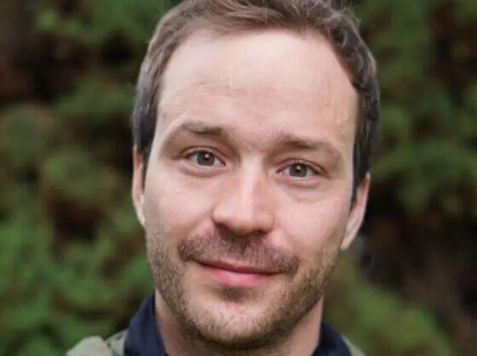 Samuel Metzger, Tandempilot bei touch and go Paragliding, teilt seine Leidenschaft fürs Gleitschirmfliegen. Erlebe einen unvergesslichen Flug in der Zentralschweiz